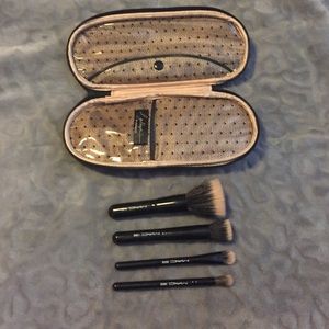 MAC perfectly plush mineralize brush kit