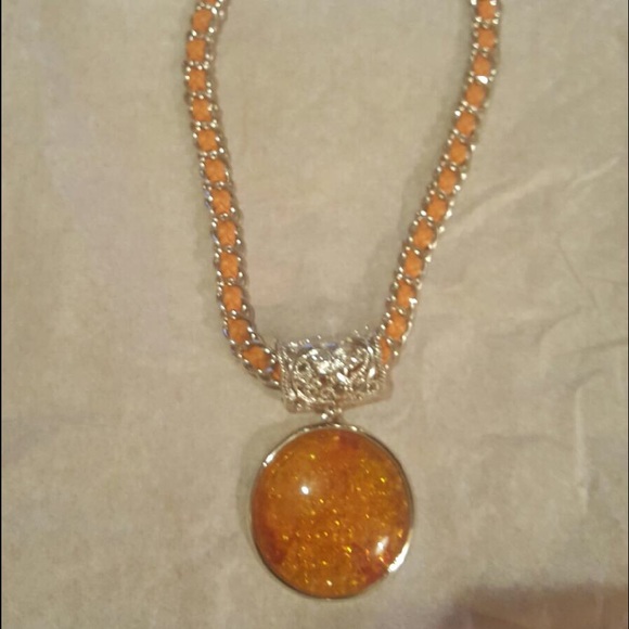 Beautiful Statement Piece ☀️