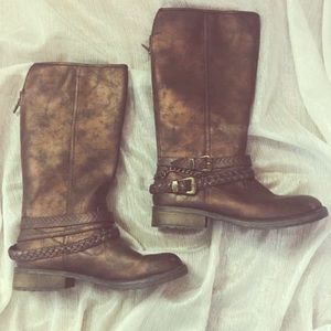 STEVIE's distressed brown zip up boots