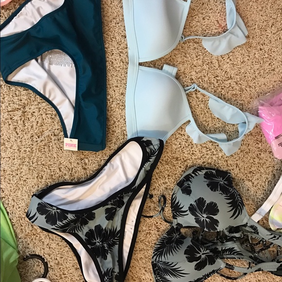 VS Swimsuits 2017 edition - Picture 2 of 2