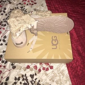 Brand new Size 9 cream Isla Ugg boots
