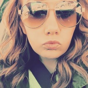 Meet your Posher, Maddie