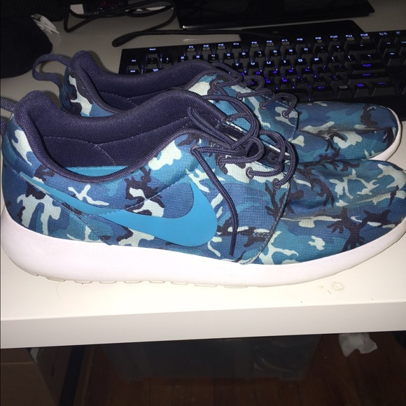 Nike Other - Camo nike roshe runs