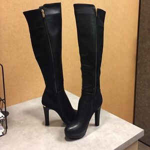 NWOT Gorgeous Suede/Leather Black Boots