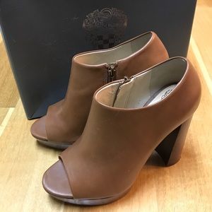 🌟💥MARKDOWN💥🌟Vince Camuto open toe booties
