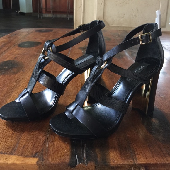 ✨SALE✨ White House | Black Market black pumps