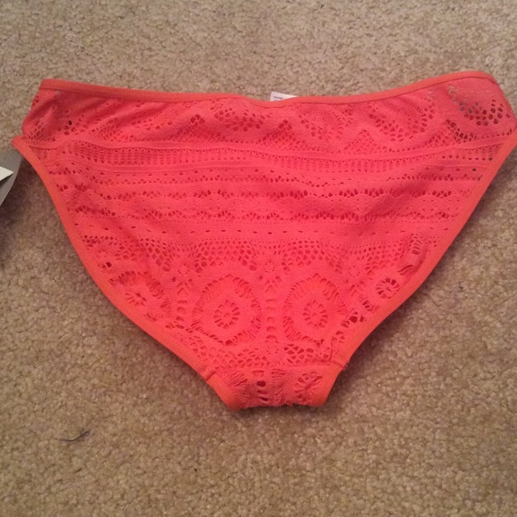 Kenneth Cole reaction small bikini swim bottom. - Picture 2 of 3