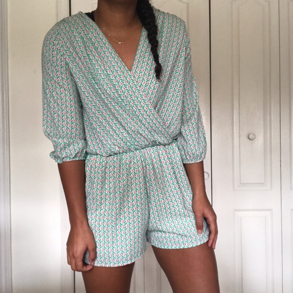 Fun green and pink poppyseed romper - Picture 2 of 4