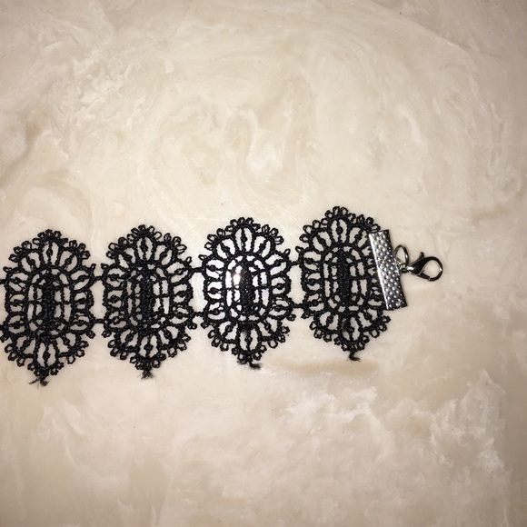 Lace Choker - Picture 3 of 3