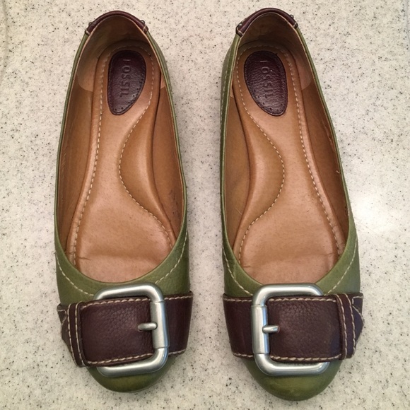 Fossil olive green buckle shoes
