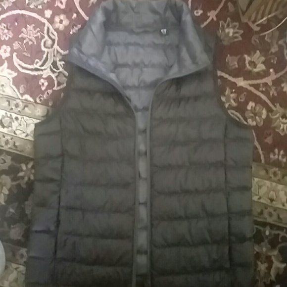 Uniqlo girls puff vest