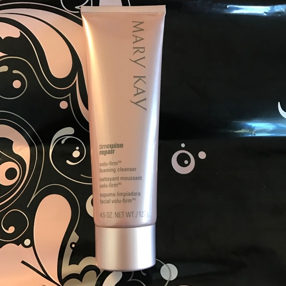 TIMEWISE REPAIR Volu-Firm Foaming Cleanser