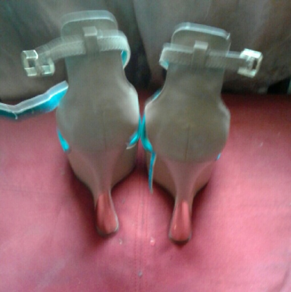 Shoes - Picture 3 of 4