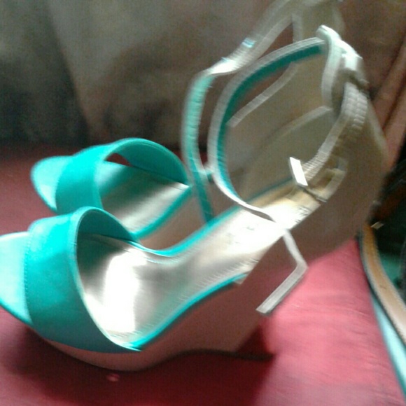 Shoes - Picture 4 of 4