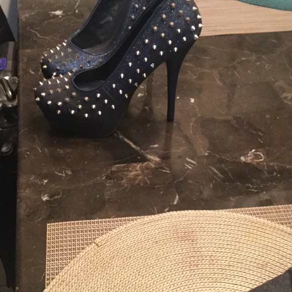 Blue spike heels - Picture 2 of 4
