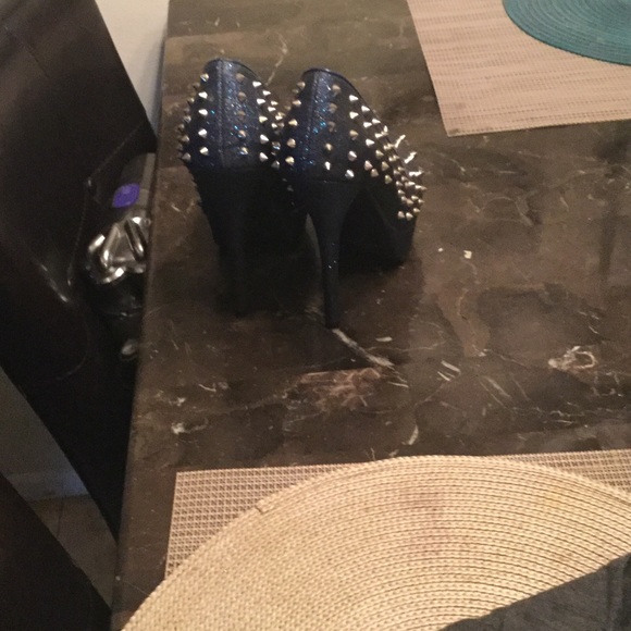 Blue spike heels - Picture 3 of 4