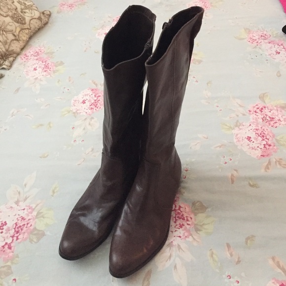 Genuine leather brown boots