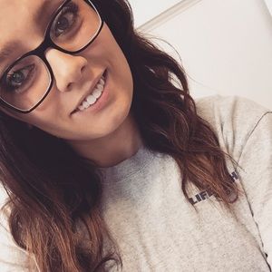 Meet your Posher, Elyssa