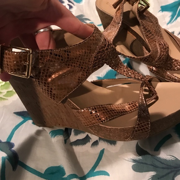 BCBG metallic wedge