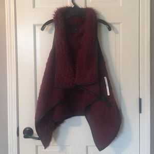 Love Tree Sherpa Vest - Maroon
