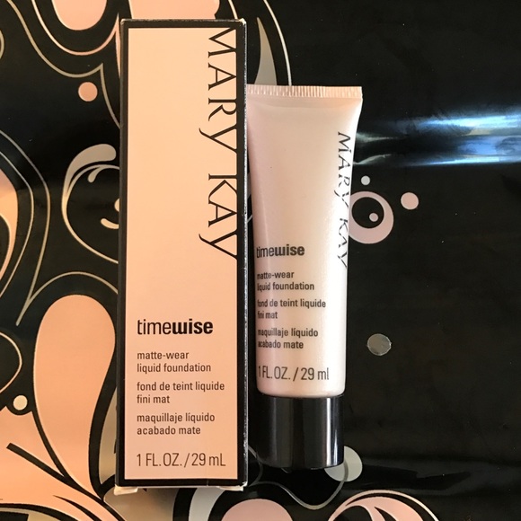 MATTE-WEAR LIQUID FOUNDATION Ivory 7