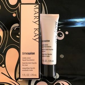 MATTE-WEAR LIQUID FOUNDATION Ivory 7