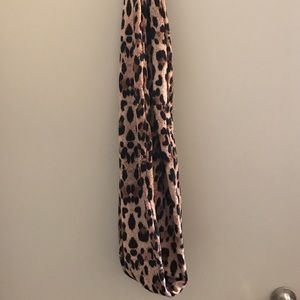 Leopard infinity scarf