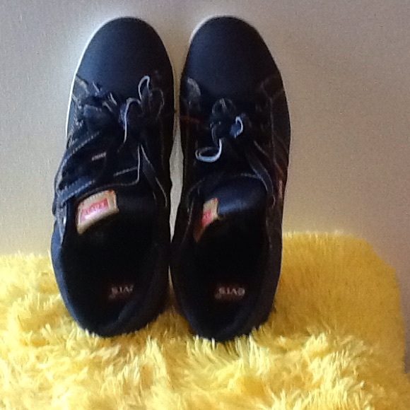 MENS TEXILE UPPER NWOT LEVI'S SNEAKER - Picture 2 of 4