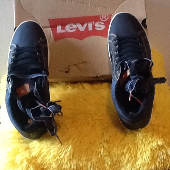 MENS TEXILE UPPER NWOT LEVI'S SNEAKER - Picture 4 of 4