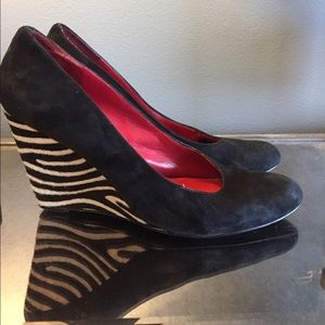 Nine West black suede zebra print wedge