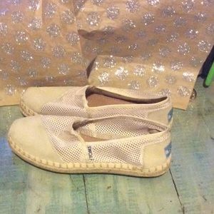 Women's Toms size 6