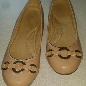 Comfy cute flat! Size 7