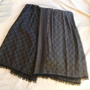 Authentic Gucci scarf - black and gray