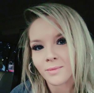 Meet your Posher, Candace