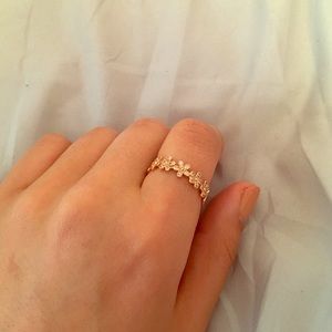 Dazzling daisy pandora ring