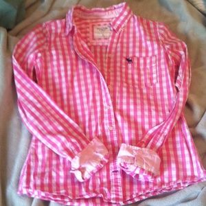 Pink gingham A&F button down