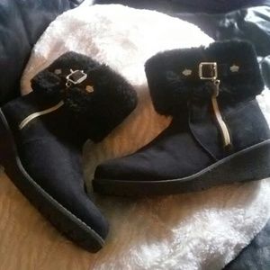 Beautiful black juicy couture boots in excellent