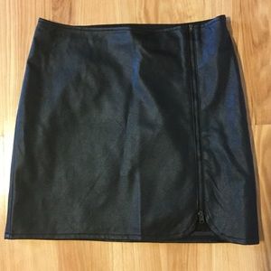 Hollister Black short skirt