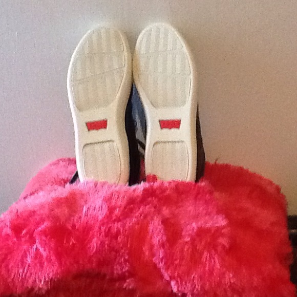 LEVI'S MEN'S TEXTILE UPPER BRAND NWOT SNEAKERS - Picture 3 of 4