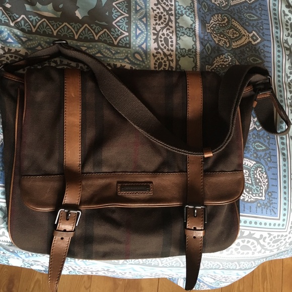 Authentic Burberry Messenger Bag - Picture 1 of 3