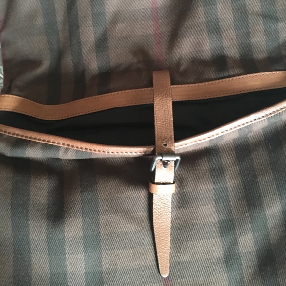Authentic Burberry Messenger Bag - Picture 2 of 3
