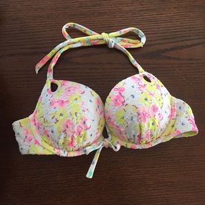 SALE!!!!!VS!! Floral bikini top! Great condition!!