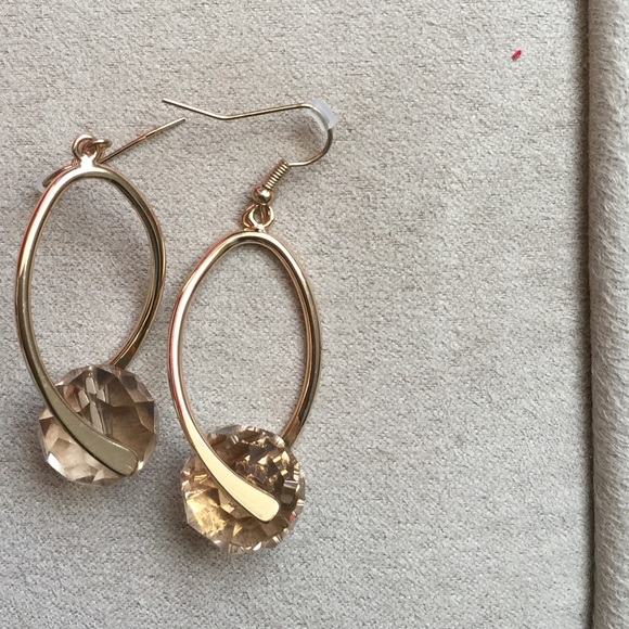 new dazzling earrings for special occasions/ gold