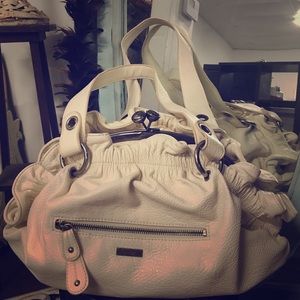 Clamshell Ruffle Jessica Simpson