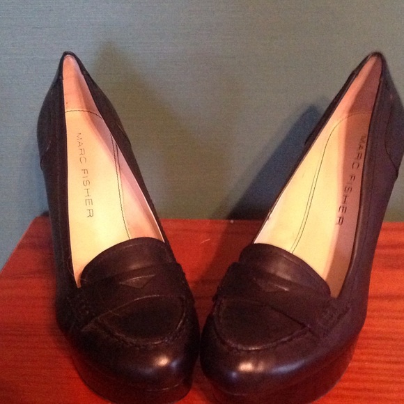 Marc Fisher Black Platform pumps