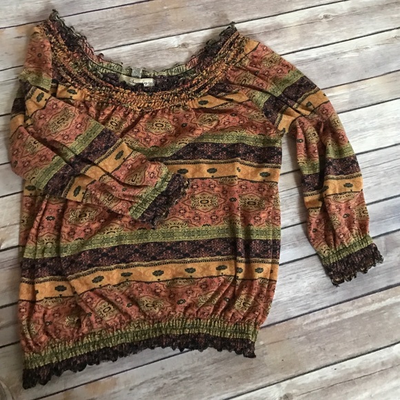 Closing shop 🚫 American rag top!