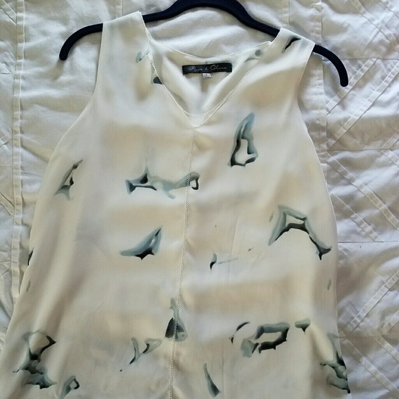 Tops - 💲10 SALE Flowy Watercolor Top