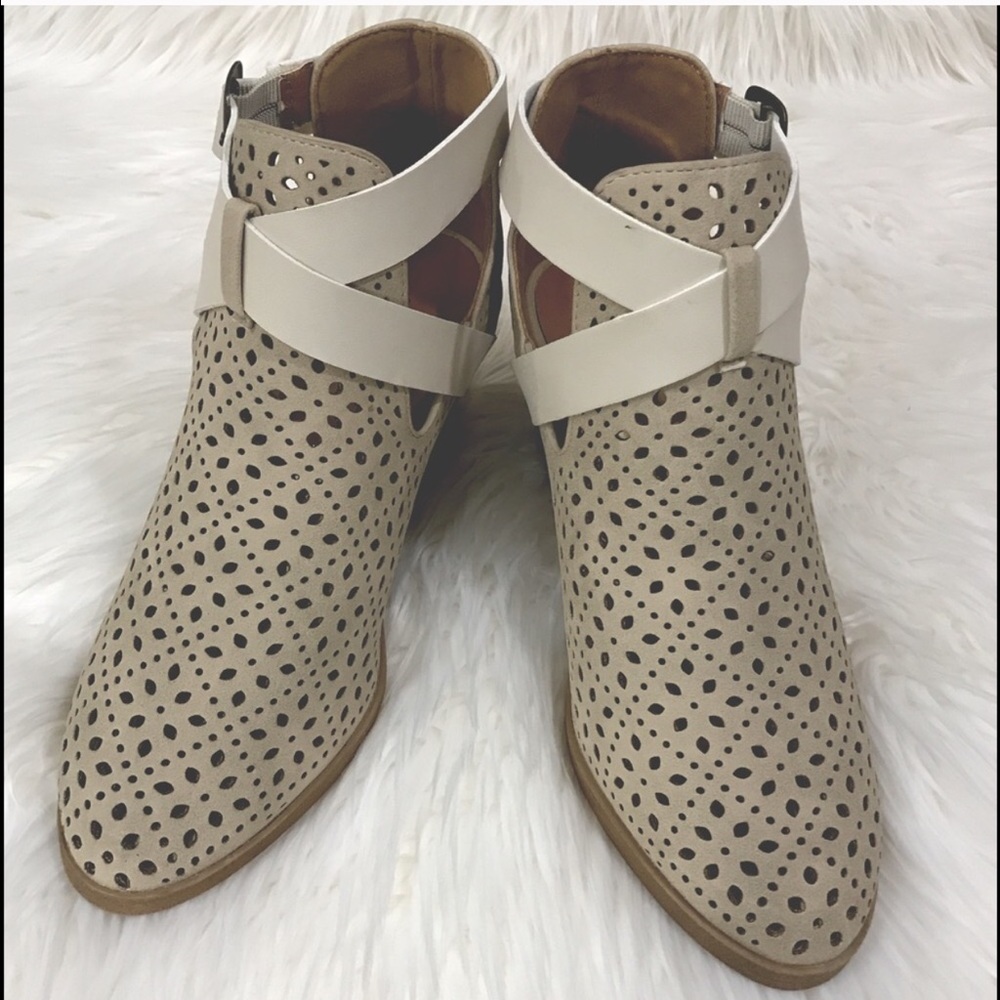 🌸Lazer Pattern Monochromatic Booties - Picture 4 of 5