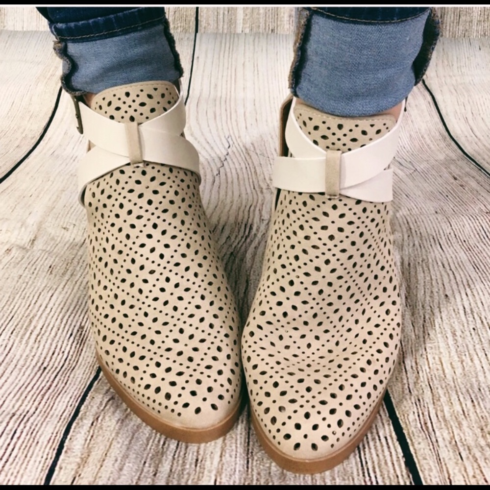 🌸Lazer Pattern Monochromatic Booties - Picture 2 of 5