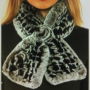 Volare Knitted rex rabbit fur scarf with Rosette.
